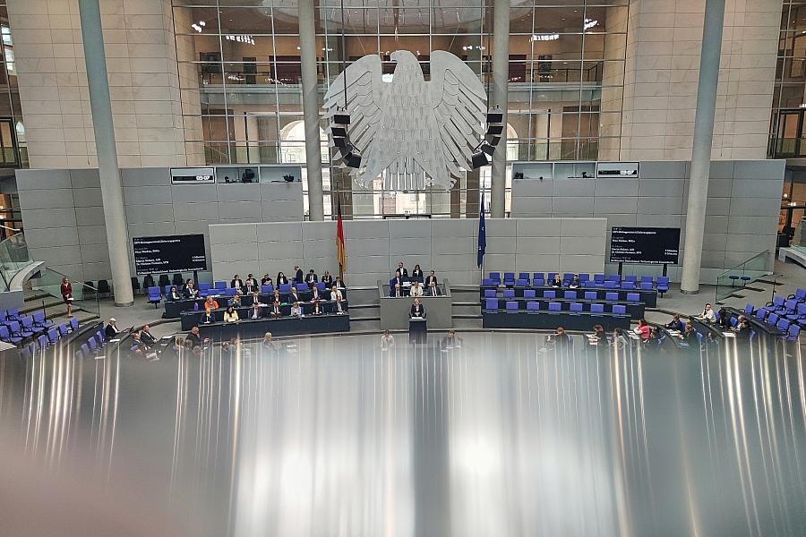 SPD-Parlamentsgeschäftsführer: Bundestag kann schnell über Hormus-Mandat entscheiden