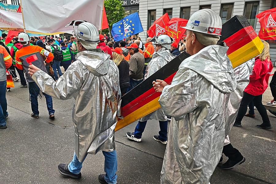 IG-Metall-Demo in Berlin: Hunderte fordern Zukunft der deutschen Stahlindustrie