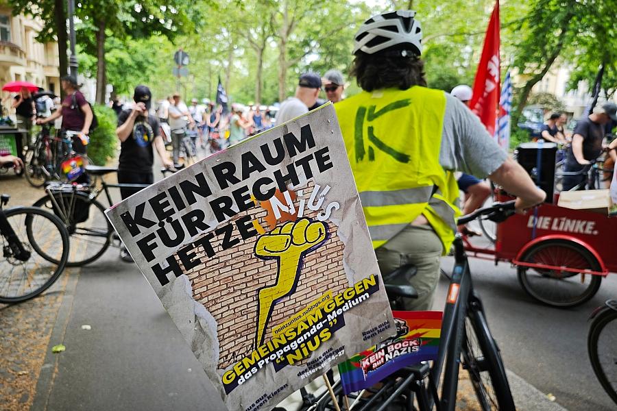 Rund 50 Teilnehmer bei Fahrraddemo gegen „Nius“ und „Apollo“