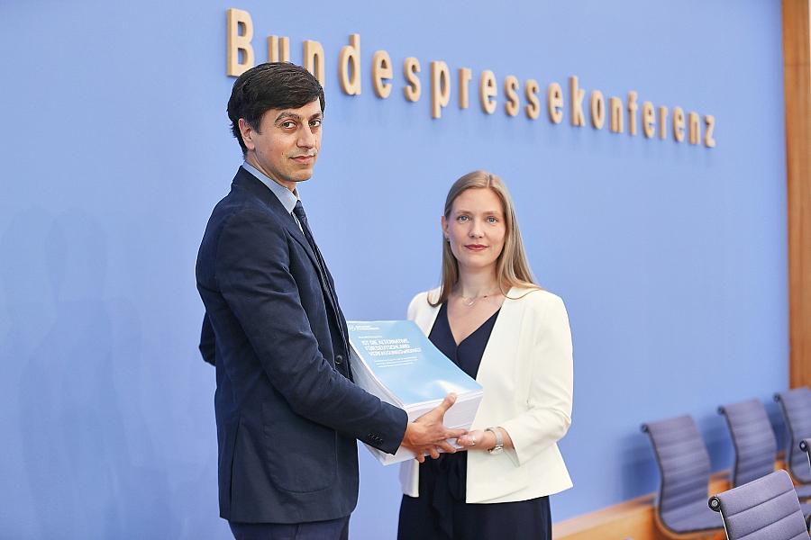 Neues Gutachten bescheinigt der AfD Verfassungswidrigkeit