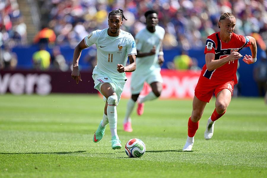Fußball-WM: Frankreich besiegt Norwegen und sichert sich Gruppensieg in Gruppe I, Senegal schlägt Irak deutlich