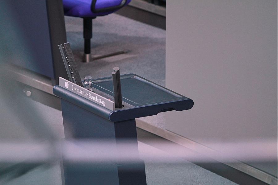 KI in der Bundesregierung: Kanzler Merz schreibt Reden selbst, Ministerien haben unterschiedliche Regeln
