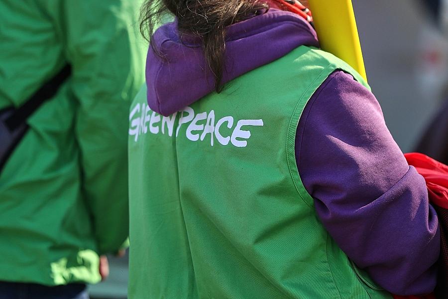Greenpeace-Analyse: Mineralölkonzerne erzielten im Mai hohe „Übergewinne“ bei Benzin – 6,4 Millionen Euro pro Tag