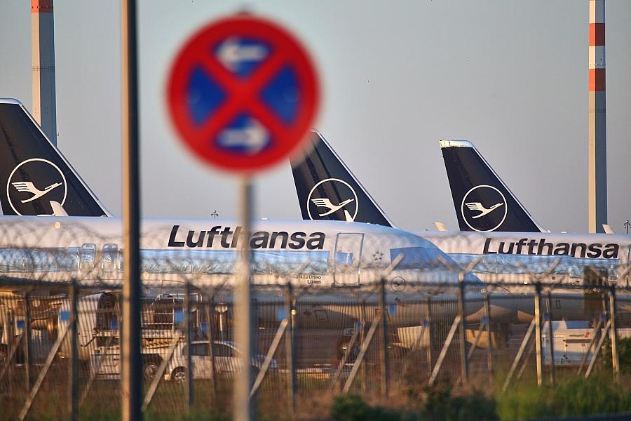 Lufthansa Boeing 787 am Frankfurter Flughafen vorn eingeknickt – mehrere Verletzte