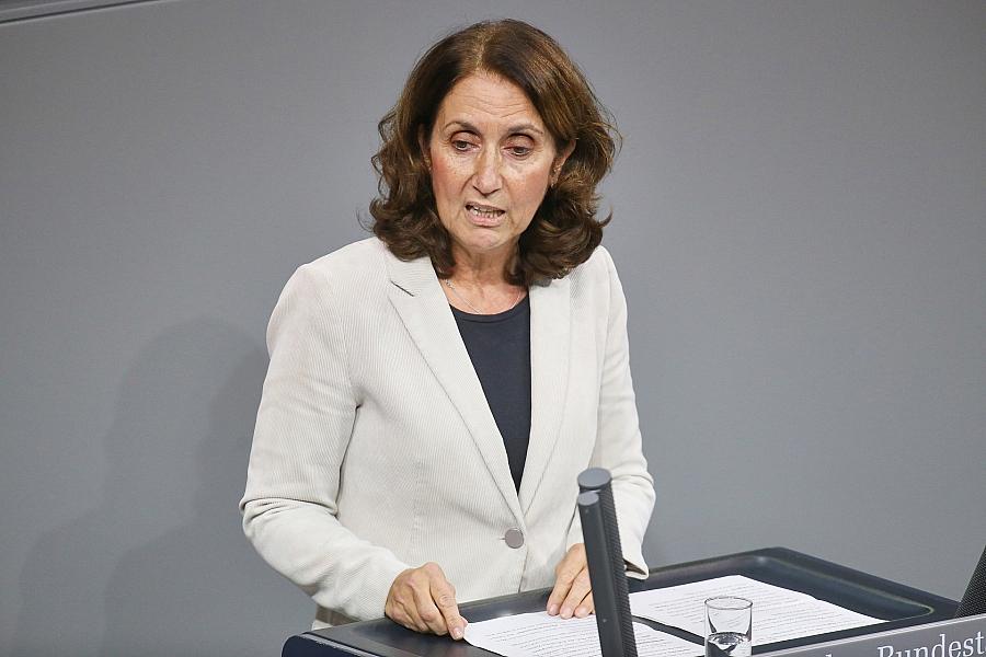 Özoguz verlangt von Infantino Eingreifen gegen US-Einreiseverbot für WM-Schiri