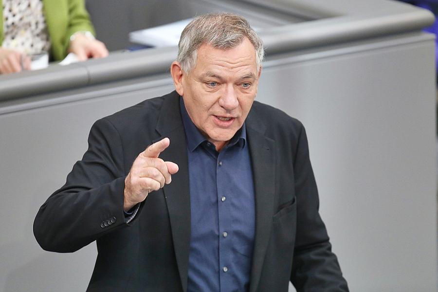 Linken-Chef van Aken wirft Gesundheitsministerin Warken „Sozialraub“ vor