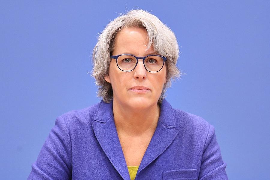 Kerstin Claus: Schutzalter von 14 Jahren zu niedrig – strengere Regeln für sexuelle Kontakte gefordert