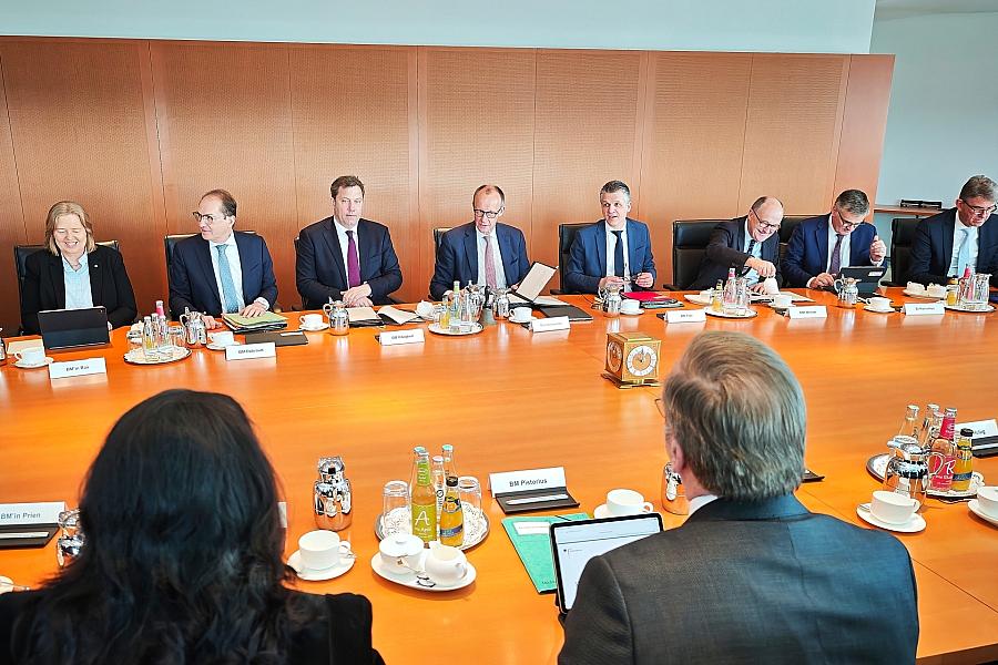 Merz offen für Kabinettsumbildung nach Spahn-Rücktritt