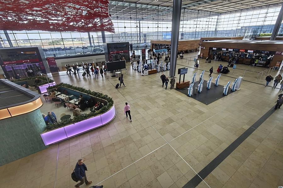 Preise für Auslandsflüge steigen deutlich, Afrika-Tickets günstiger