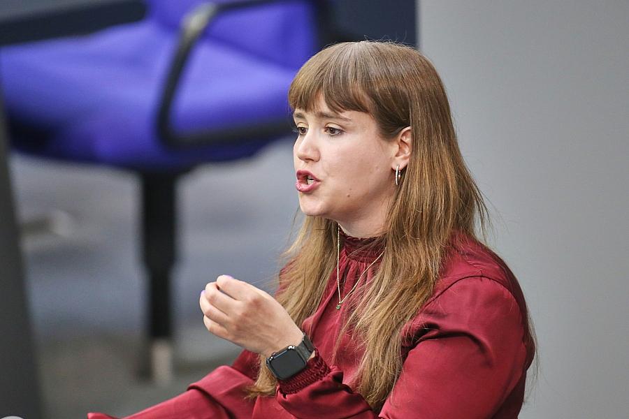 Ricarda Lang: Elterngeld-Reform bringt weniger Geld und Planbarkeit für Familien