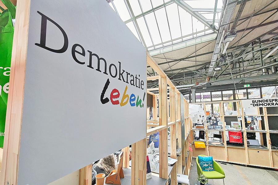 Amadeu-Antonio-Stiftung kritisiert neue Fördervorgaben für Demokratie leben Programm als intransparent