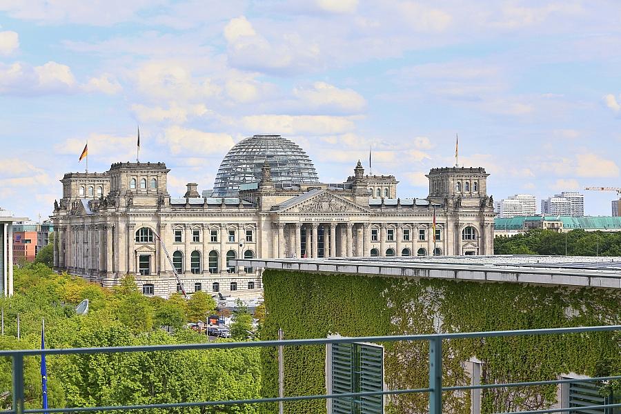 Bundestagsvizepräsident Nouripour: Parlament nicht schuld an Verzögerungen bei Gesetzen – Bürokratie ist das Problem