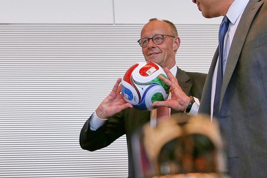 Bundeskanzler Merz hält sich aus Trainerfrage des DFB nach WM-Aus raus