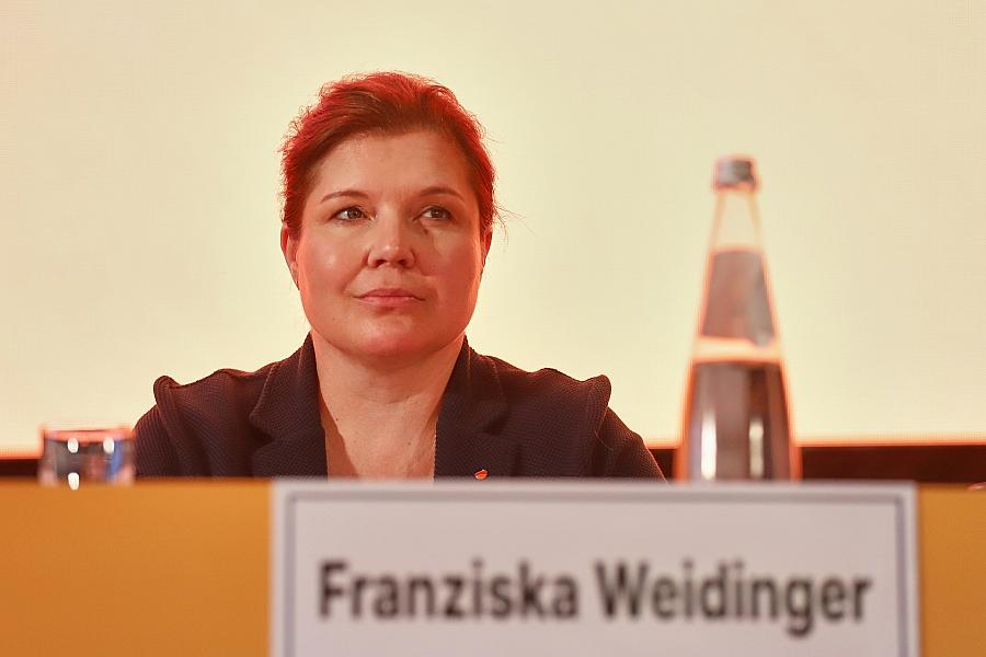 Justizministerin Weidinger: Elektronische Fußfessel soll Opfer besser schützen