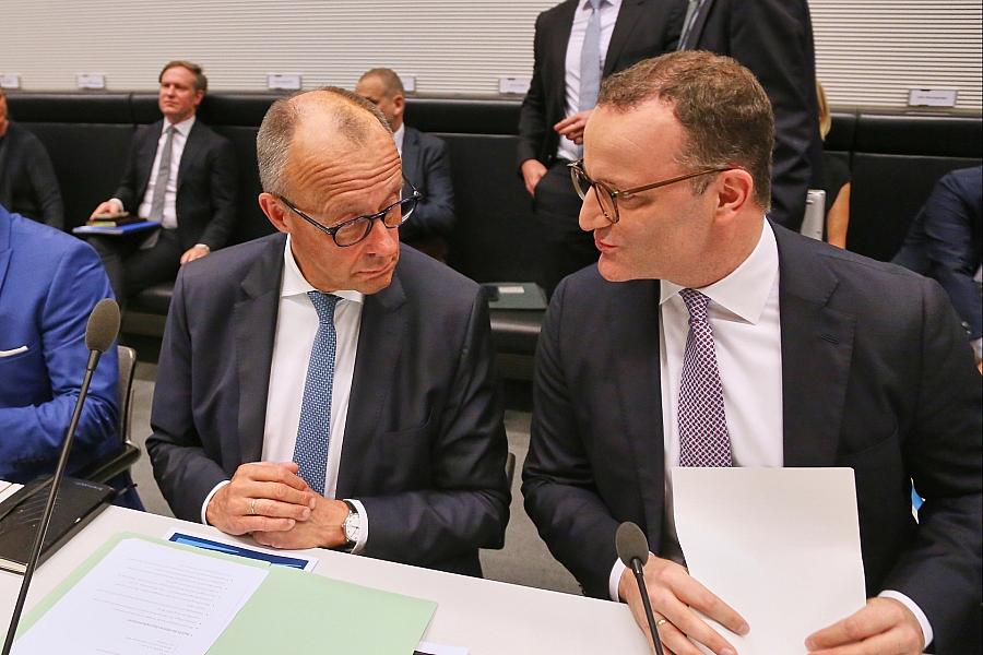 Rücktritt von Jens Spahn als Unionsfraktionschef: Merz lobt Glaubwürdigkeit, Opposition fordert Aufklärung der Maskenaffäre