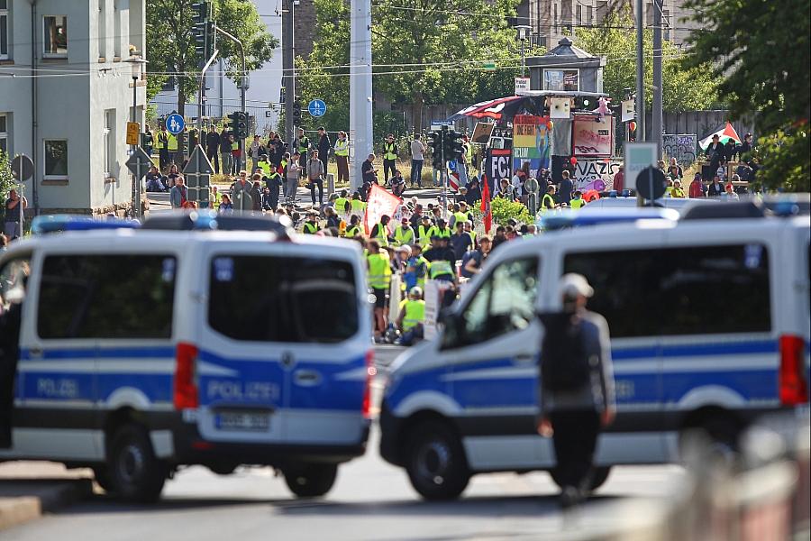 Thüringer Polizei erhält Sonderurlaub nach Großeinsatz beim AfD-Bundesparteitag in Erfurt