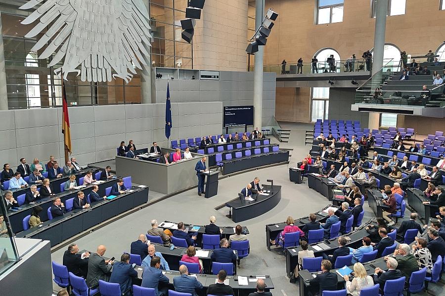 Vor Karlsruher Urteil: Ex-Bundestagsabgeordneter Heilmann kritisiert weiterhin zu hohes Tempo bei Gesetzen