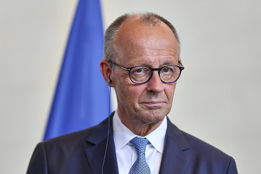 Merz verteidigt Kommunikation und warnt vor „Vertrauenskrise“ der Demokratie