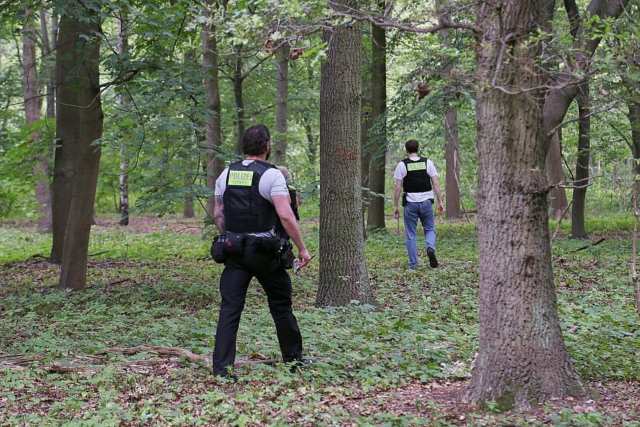 Polizei durchsucht Tiergarten nach Todesfahrt beim Berliner CSD