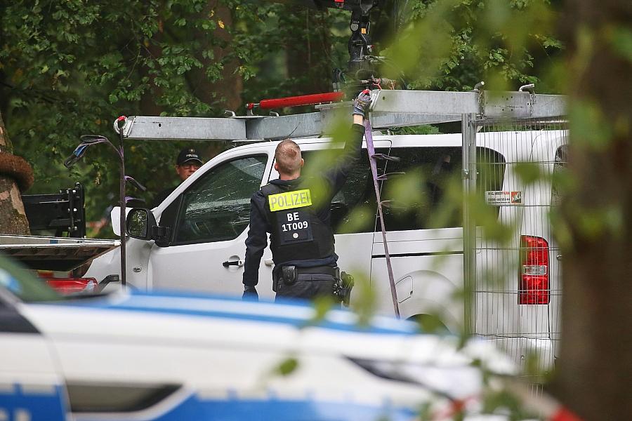 Polizei bestätigt Tod des mutmaßlichen CSD-Attentäters nach SEK-Einsatz in Spandau