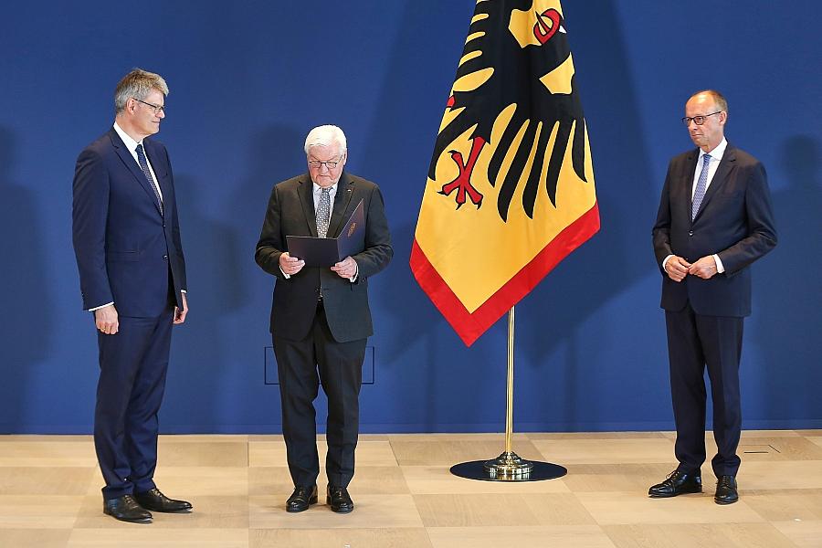 Bundespräsident Steinmeier ernennt neue Minister für Kanzleramt, Verkehr und Gesundheit