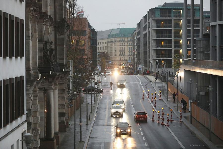 Straßenverkehr verursacht 2024 über ein Fünftel der deutschen CO2-Emissionen