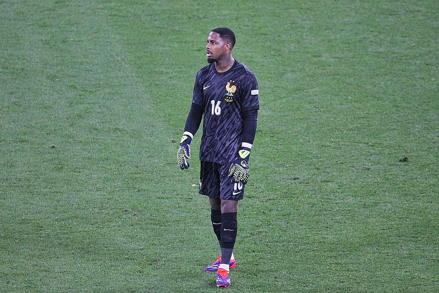 Frankreich besiegt Paraguay im Achtelfinale der Fußball-WM durch Mbappé-Elfmeter