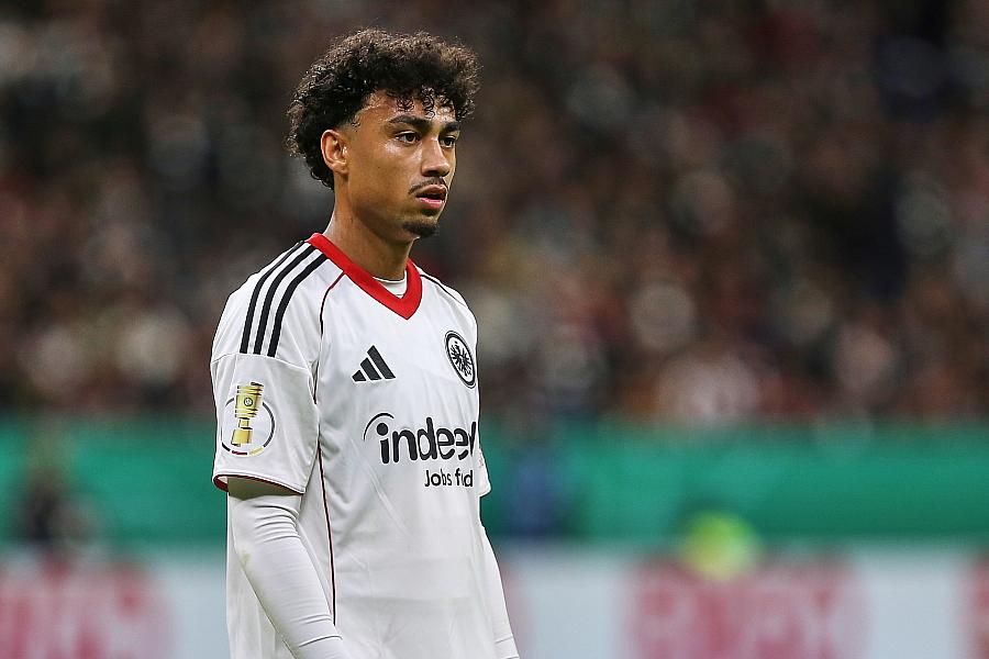FC Bayern München verpflichtet Nationalspieler Nathaniel Brown bis 2031