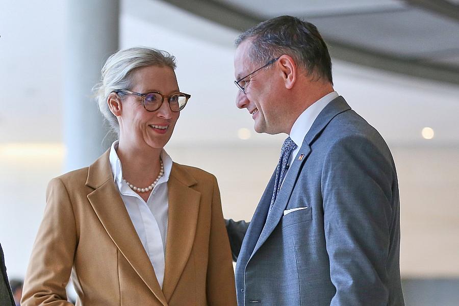 Forsa: AfD weiter auf Rekordhoch – Merz verharrt auf Allzeit-Tief