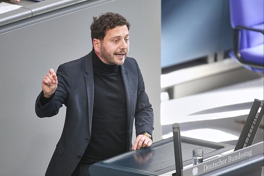 Grünen-Chef Banaszak kritisiert SPD-Klimavorstoß als unglaubwürdig