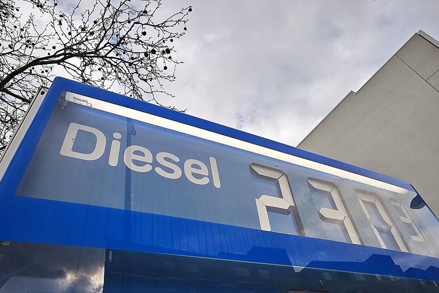 Spritpreise steigen deutlich: ADAC meldet kräftigen Anstieg bei Benzin und Diesel
