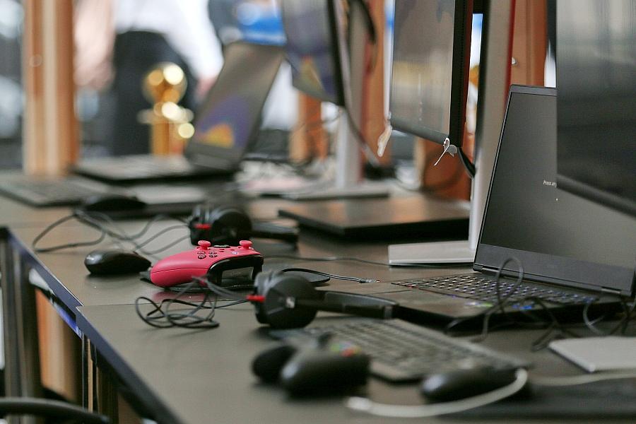 Studie: Unterhaltungselektronik-Umsatz sinkt weiter, KI treibt neue Trends