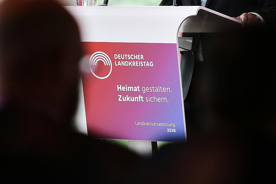 Unterhaltsvorschuss: Landkreistag unterstützt Priens Kürzungspläne und fordert Reformfähigkeit
