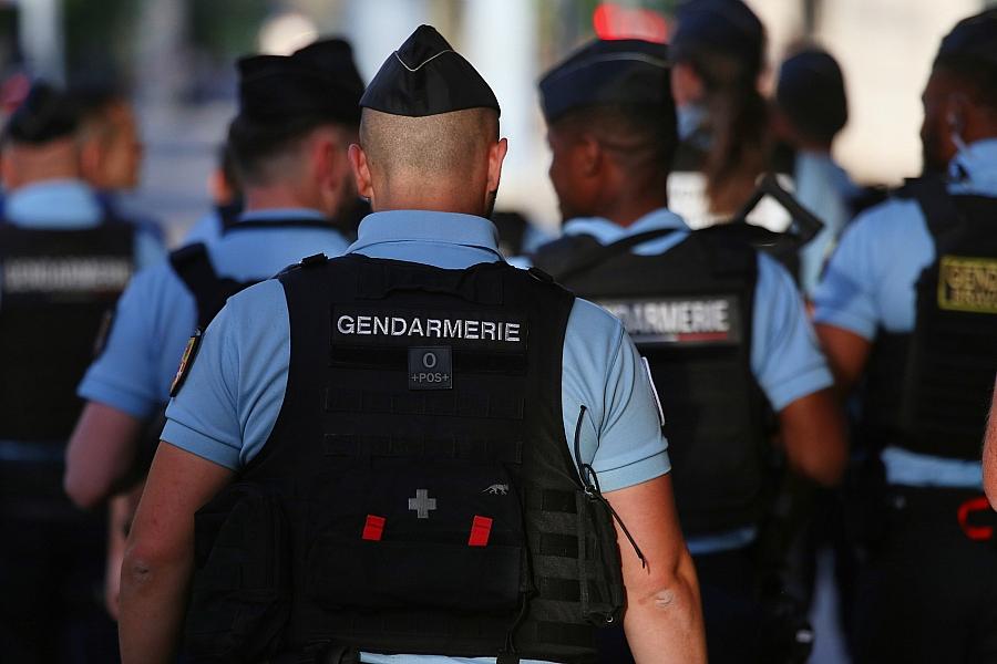 Tote und Verletzte bei Techno-Party in Aarau – Polizei sucht flüchtigen Täter