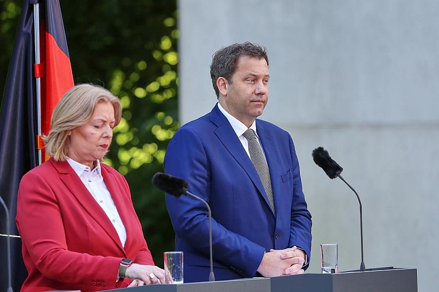 Brandbrief aus Hessen: SPD-Bezirk Groß-Gerau rechnet mit Klingbeil und Bas ab und fordert Mitgliederentscheid