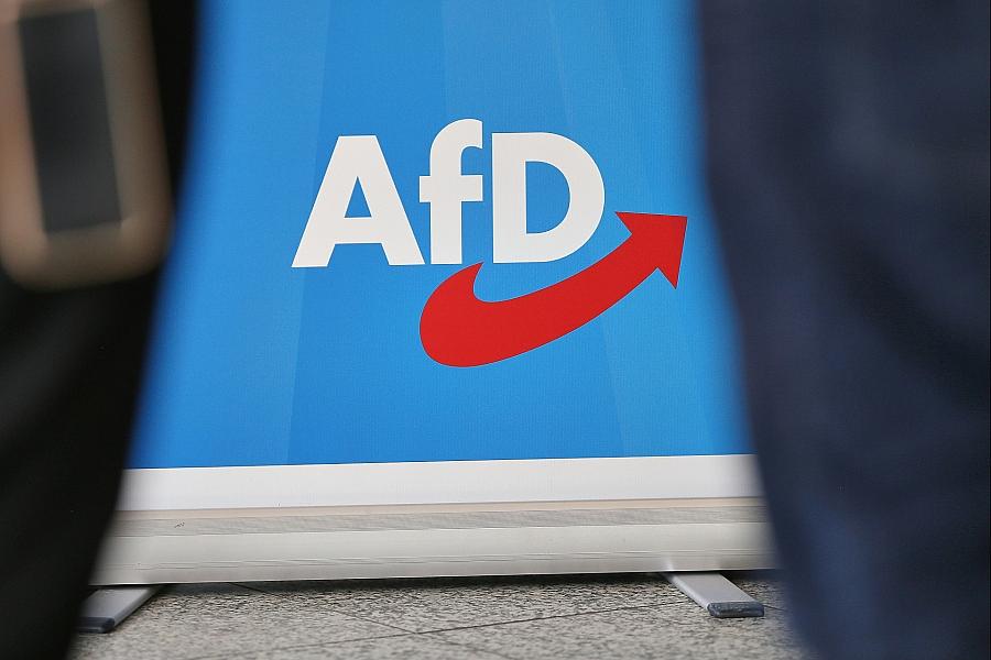 Bonhoeffer-Großneffe nimmt AfD-Einladung nach Kranz-Eklat an und fordert Parteiverbot