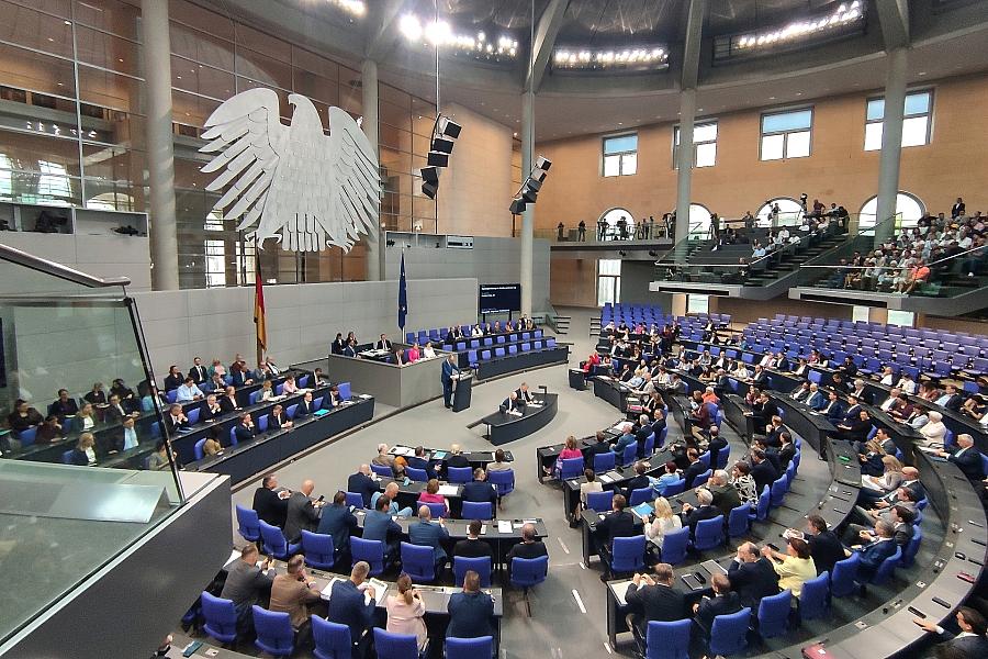 RTL/ntv Trendbarometer: 84 Prozent der Deutschen fühlen sich von Parteien vernachlässigt – AfD und Union am häufigsten kritisiert