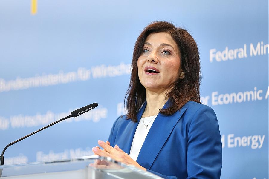 Wirtschaftsministerin Reiche: Lohnnebenkosten senken und privates Kapital für Mittelstand mobilisieren