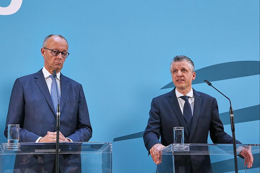 Union fällt auf 20 Prozent – AfD bleibt stärkste Kraft, Merz-Unzufriedenheit erreicht Rekordwert