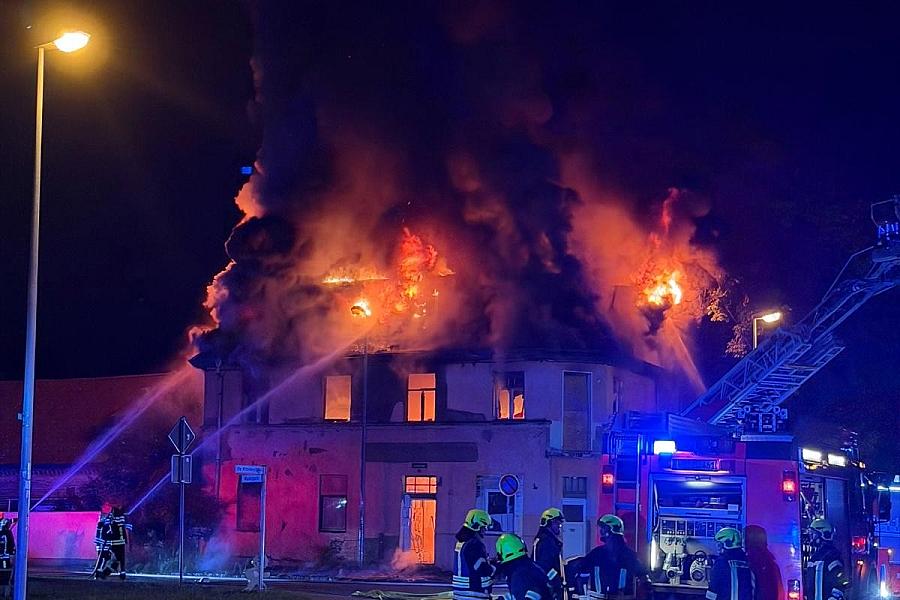 Dachstuhlbrand in Pratau löst Großeinsatz der Feuerwehr aus