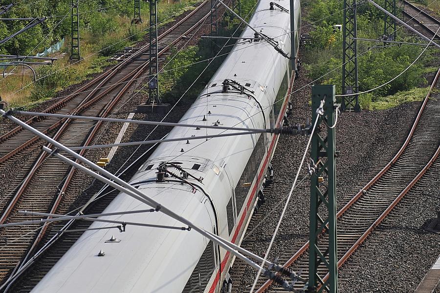 Nach Sanierung: Pünktlichkeit auf Bahnstrecke Hamburg-Berlin brichtein
