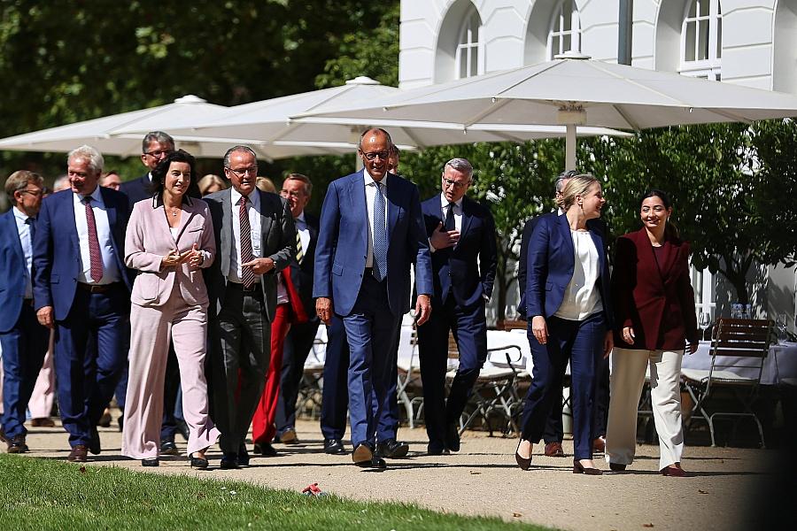 Grünen-Chef Banaszak wirft Regierung nach Kabinettsklausur Leistungsverweigerung vor