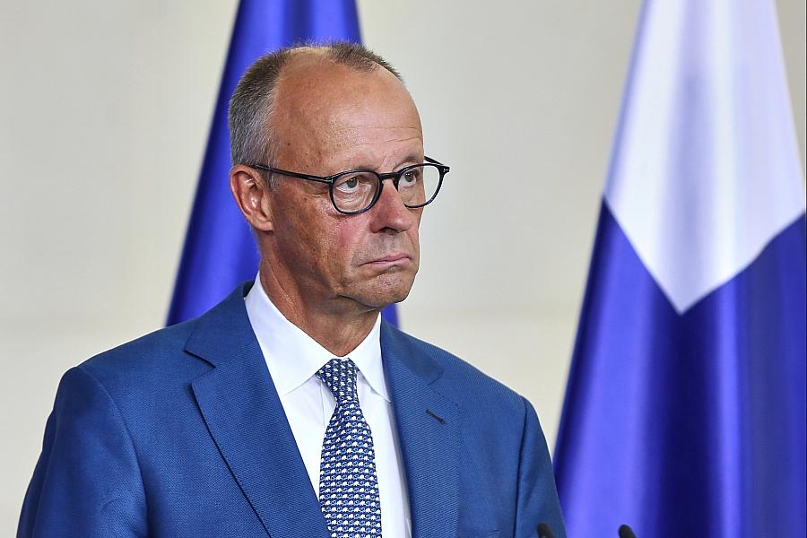 Merz weist Weidels „Flachzangen“-Äußerung zurück und appelliert an respektvollen Umgang in der Politik