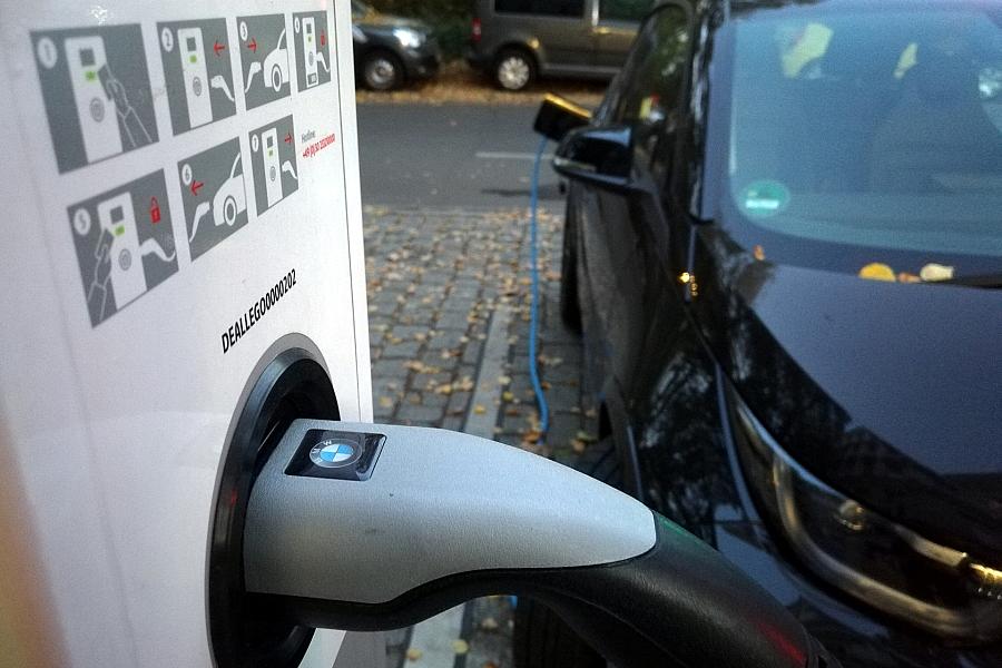 Europa bleibt bei Batteriezellen stark von Asien abhängig – Deloitte-Analyse warnt vor Milliardenverlusten