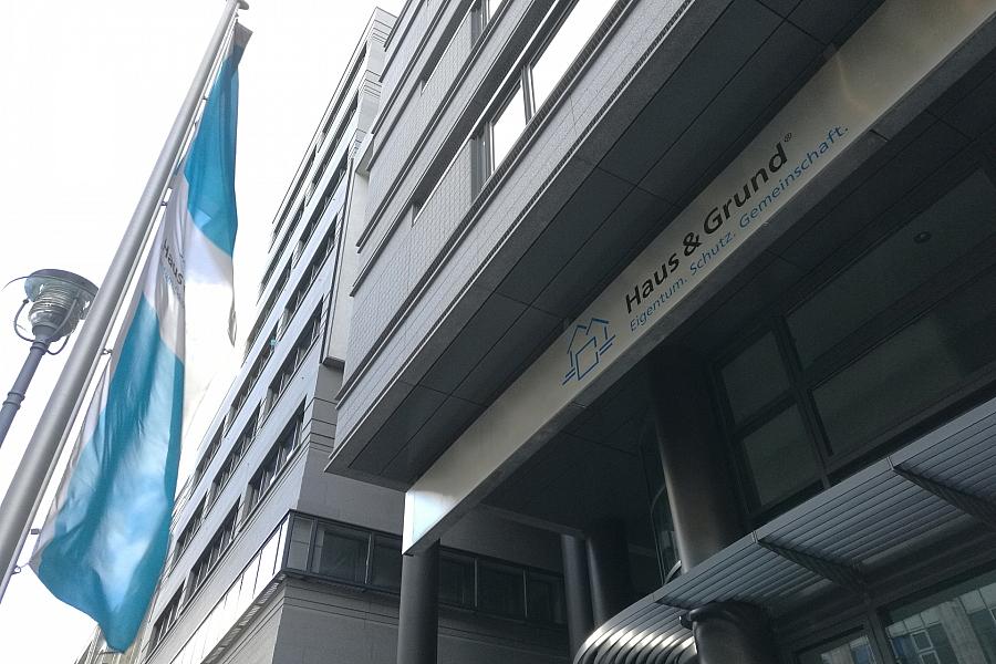 Hauseigentümerverband wirft Regierung widersprüchliche Wohnungspolitik vor