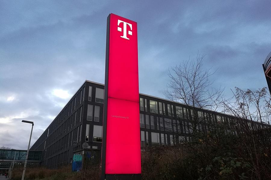 Deutsche Telekom stockt Aktienrückkauf auf bis zu fünf Milliarden Euro auf