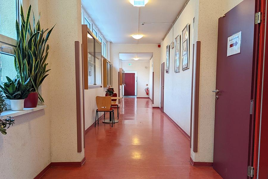 Einschnitte bei der Kinder- und Jugendhilfe: Keine Einsparungen bei Schulbegleitungen in den ersten acht Jahren