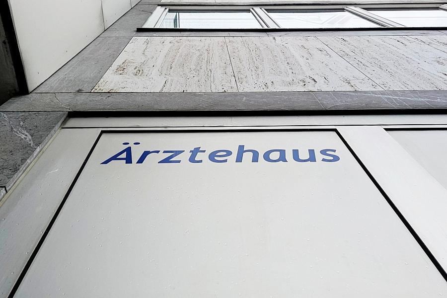 Ärzteverband: Patienten ohne Hausarzt-Umweg sollen länger auf Termin warten