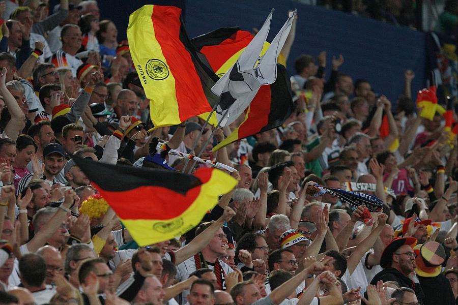 DFB führt Stehplätze bei Länderspielen von Männern, Frauen und U21 wieder ein