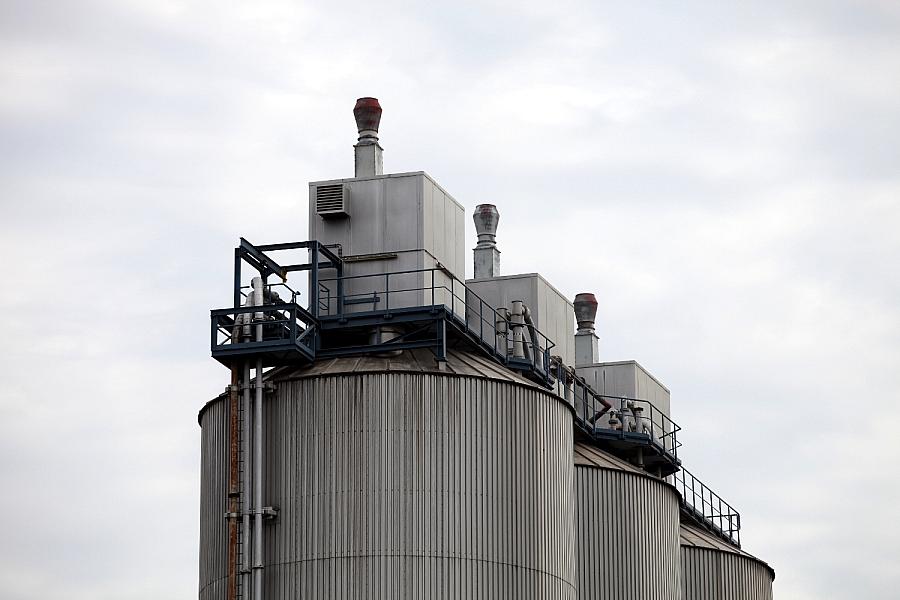 Niedrigwasser der Flüsse: DIHK warnt vor Belastung für Chemieindustrie und Wettbewerbsfähigkeit
